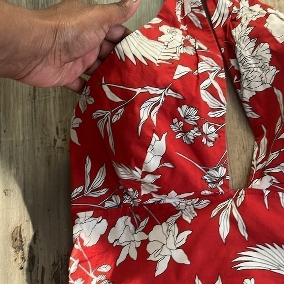 EXPRESS  Red White Floral Smocked Halter Top Size Medium - Picture 2 of 9